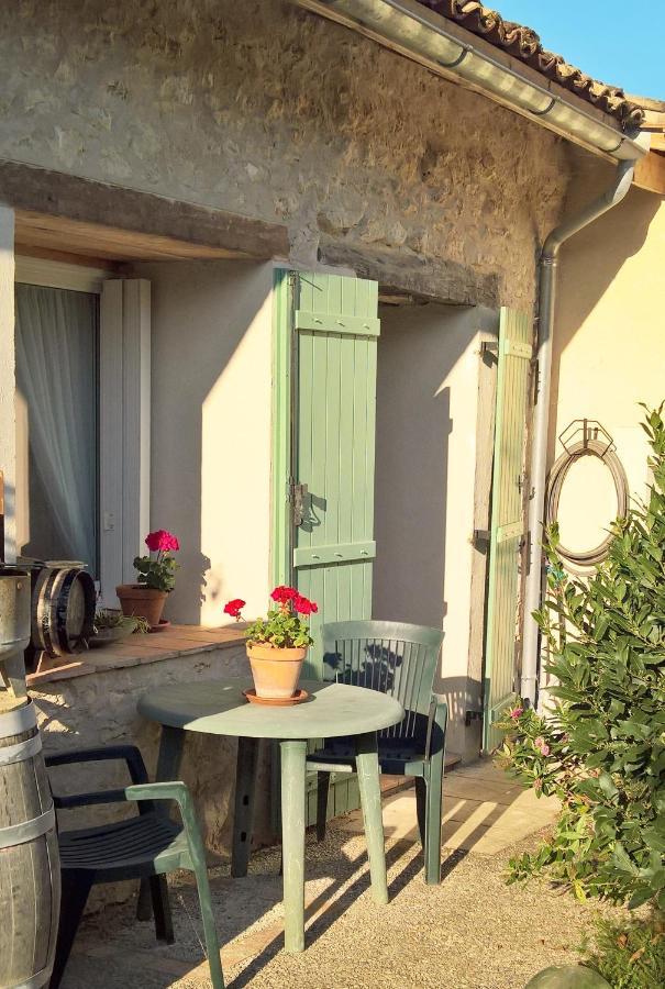 Les Glycines Bed & Breakfast Еме Екстер'єр фото
